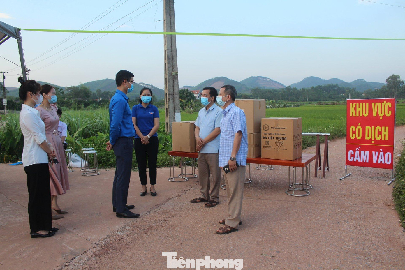 Tỉnh Đoàn Bắc Giang thăm hỏi và tặng khẩu trang cho các vùng có dịch