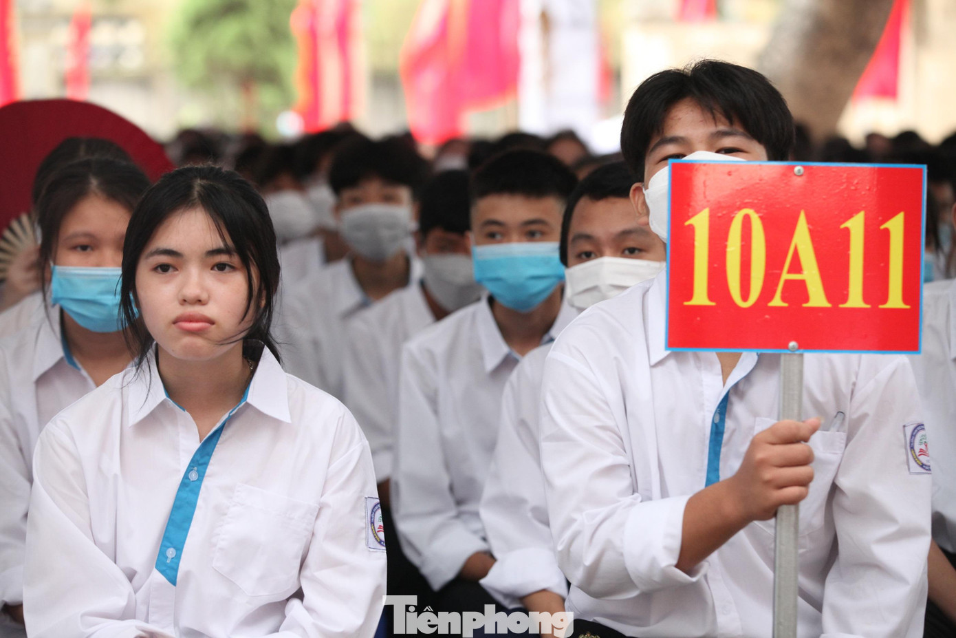 Các em học sinh dự Lễ kỷ niệm 50 năm ngày thành lập trường THPT Gia Bình số 1 (Bắc Ninh) và khai giảng năm học mới