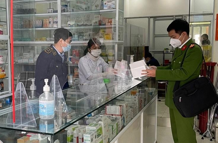 Cục Quản lý thị trường và Công an tỉnh Bắc Giang kiểm tra, xỷ lý vi phạm về bán các mặt hàng chống dịch