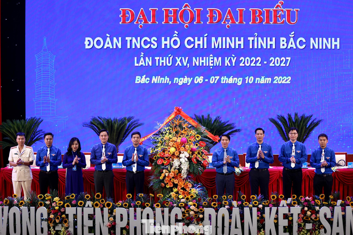 Trung ương Đoàn tặng hoa chúc mừng Đại hội đại biểu Đoàn TNCS Hồ Chí Minh tỉnh Bắc Ninh lần thứ XV