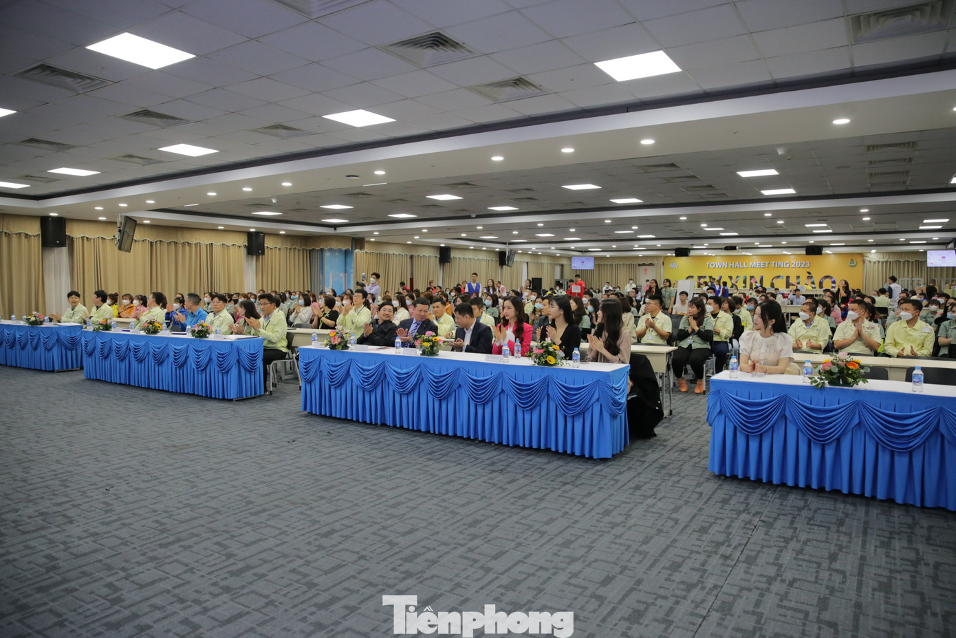 Tham dự chương trình, về phía Samsung Việt Nam có ông Park Sung Ho, Tổng Giám đốc Công ty Samsung Electronics Việt Nam - Thái Nguyên; nhà báo Vũ Tiến, Phó Tổng biên tập báo Tiền Phong; lãnh đạo Viện Huyết học và Truyền máu Trung ương, Hội Chủ thập đỏ tỉnh Bắc Ninh