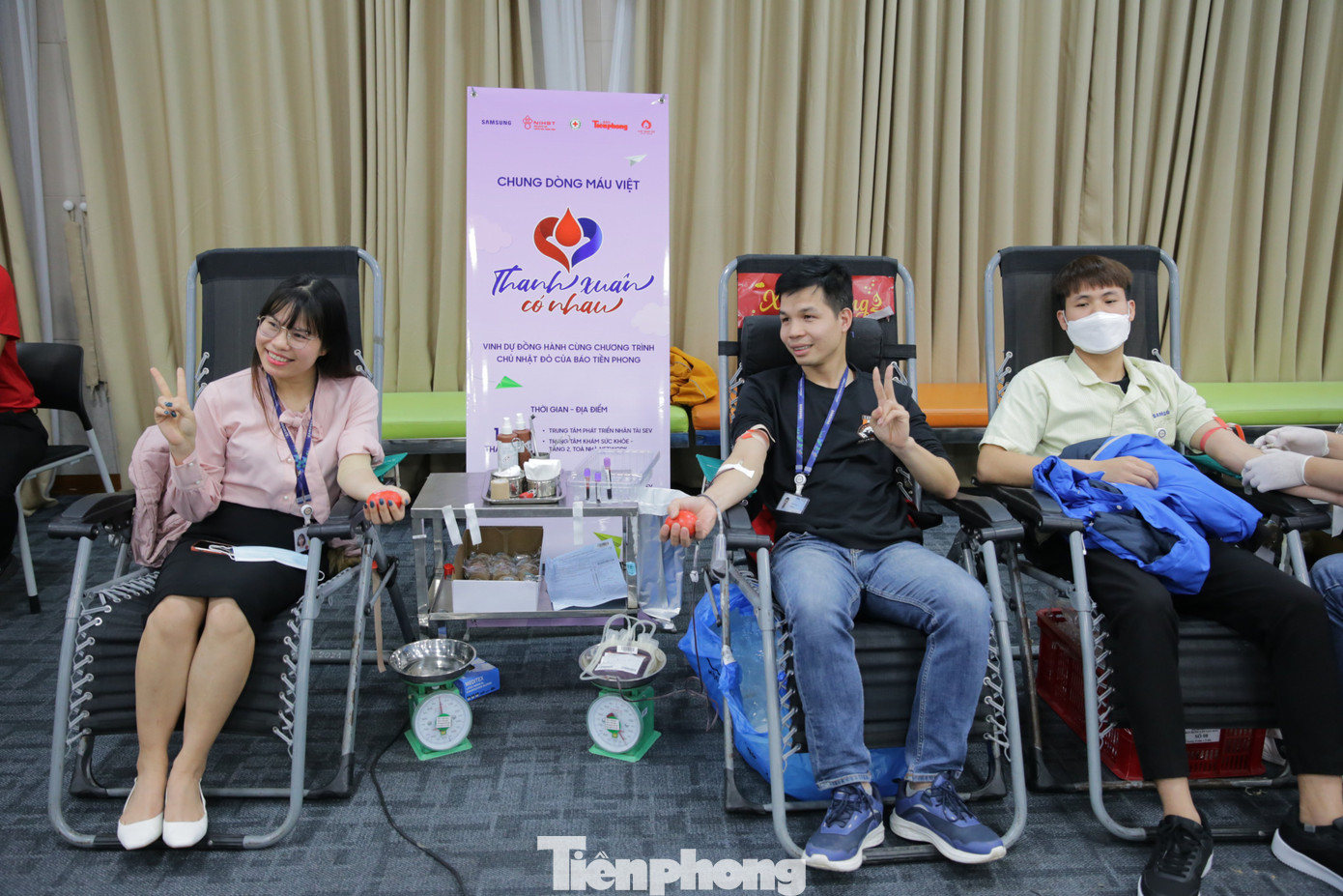 Từ sáng sớm, nhiều cán bộ và nhân viên của Samsung Việt Nam đã nhiệt tình đến hiến máu.