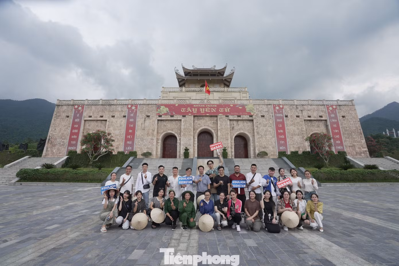 Các TikToker nổi tiếng tham quan Khu du lịch tâm linh, sinh thái Tây Yên Tử (huyện Sơn Động, Bắc Giang).