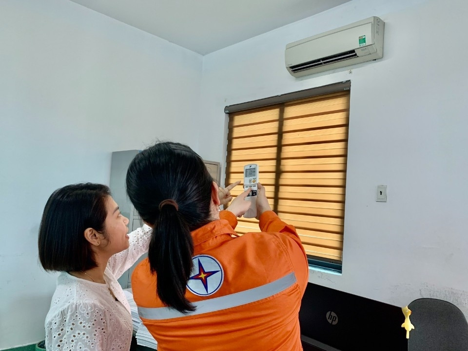 Bắc Giang kêu gọi doanh nghiệp và người dân tiết kiệm điện. Bắc Giang kêu gọi doanh nghiệp và người dân tiết kiệm điện.