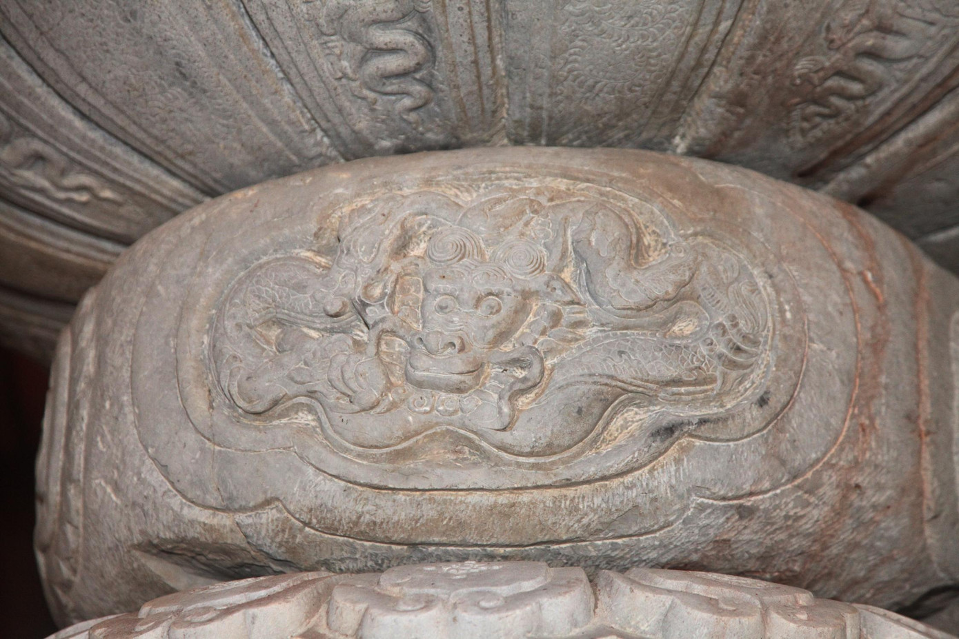 Theo đánh giá của các nhà nghiên cứu, những mô típ hoa văn trên bệ tượng không những kế thừa được những nét tinh túy của nghệ thuật thời Trần, thời Lê Sơ, thời Mạc mà còn tôn vinh vẻ đẹp lý tưởng của Phật pháp