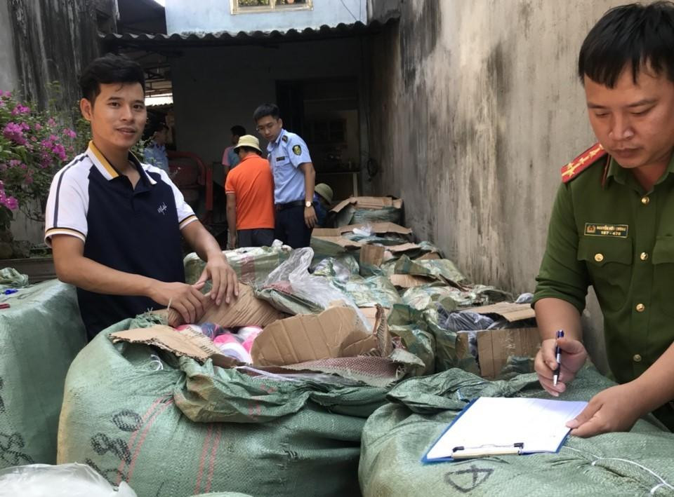 Cơ quan chức năng tỉnh Bắc Ninh tạm giữ 8.000 đôi giày thể thao người lớn có dấu hiệu giả mạo nhãn hiệu