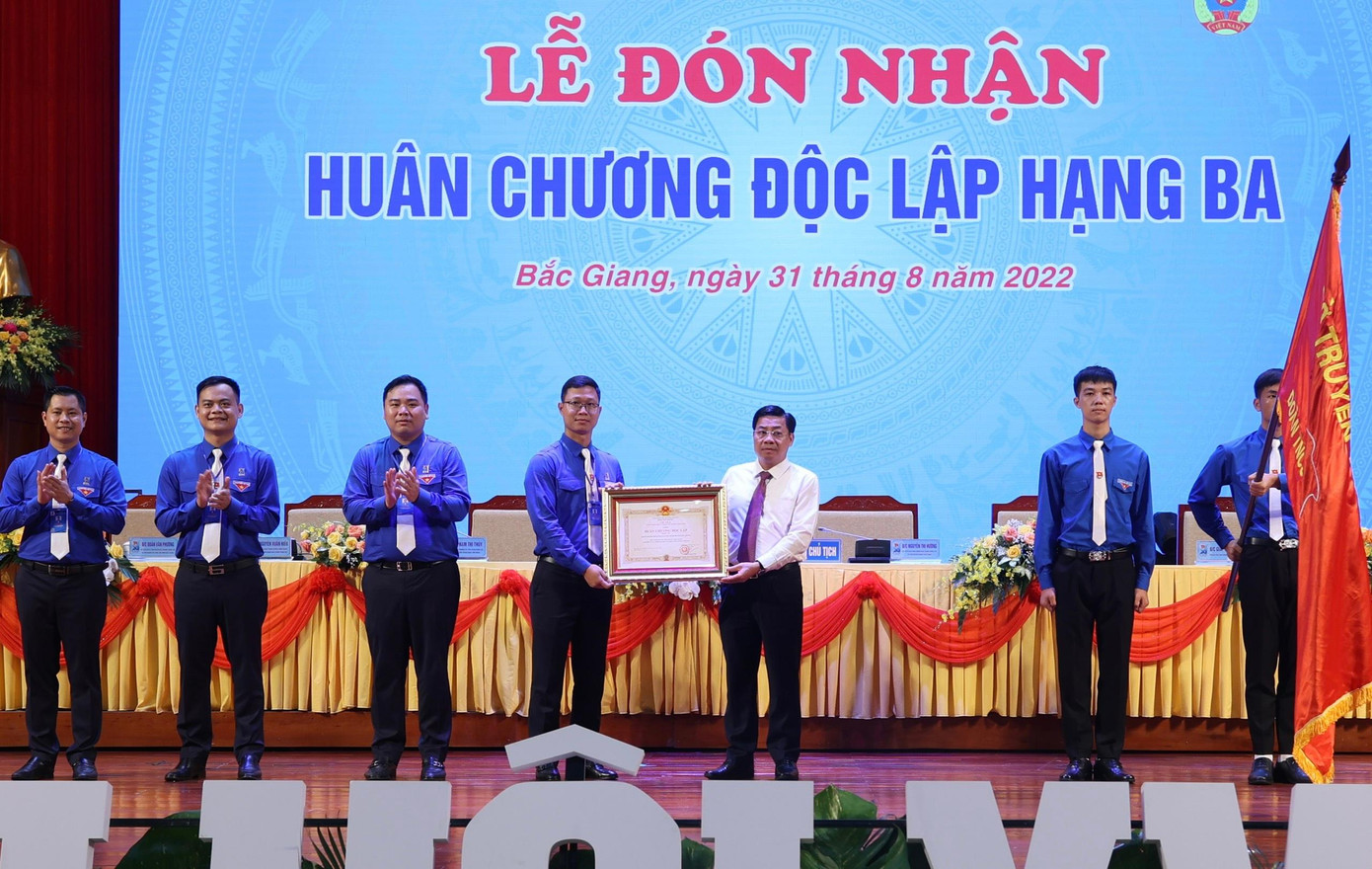 Tỉnh Đoàn Bắc Giang đón nhận Huân chương Độc lập hạng Ba
