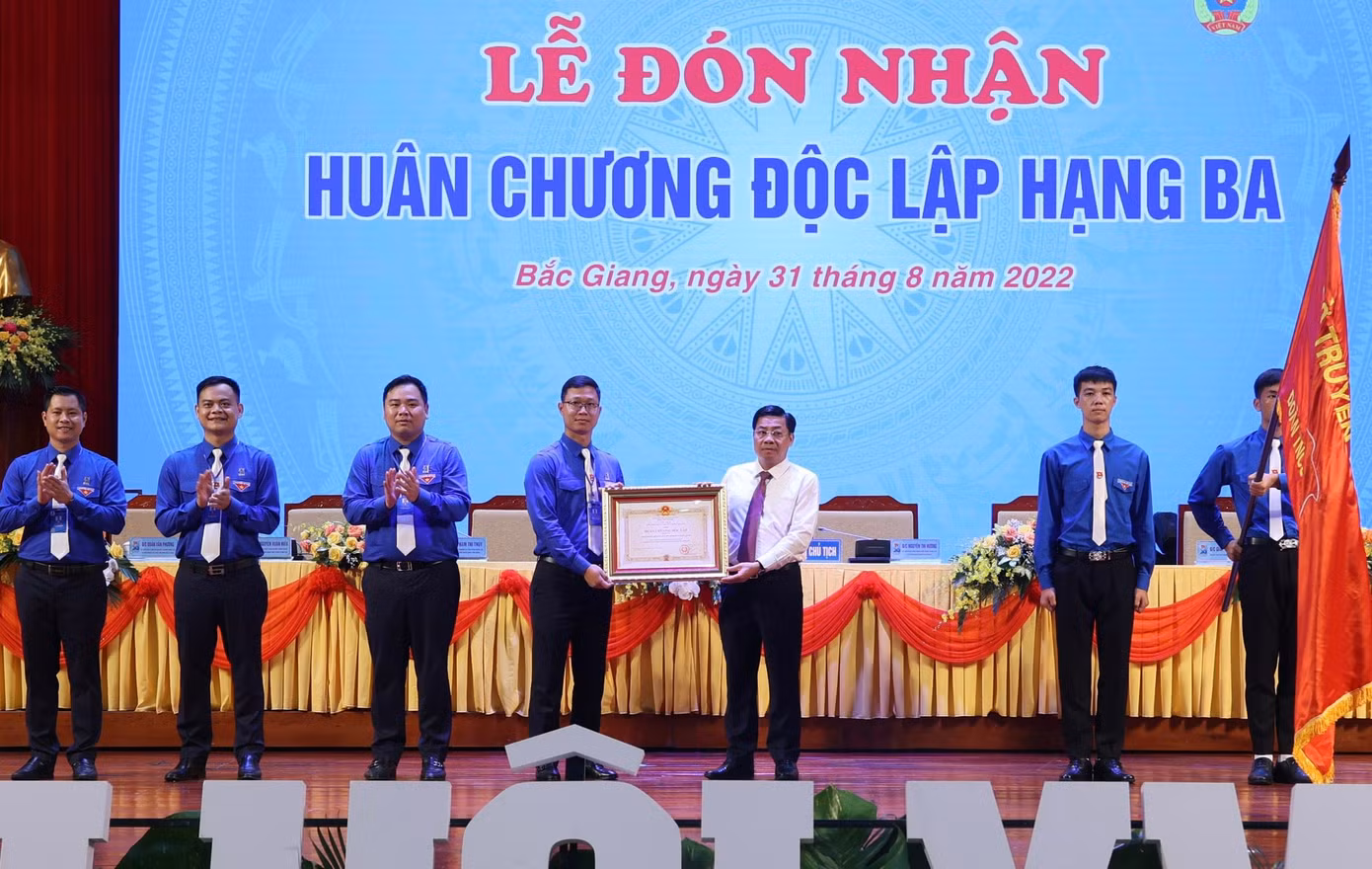 Tỉnh Đoàn Bắc Giang đón nhận Huân chương Độc lập hạng Ba Tỉnh Đoàn Bắc Giang đón nhận Huân chương Độc lập hạng Ba