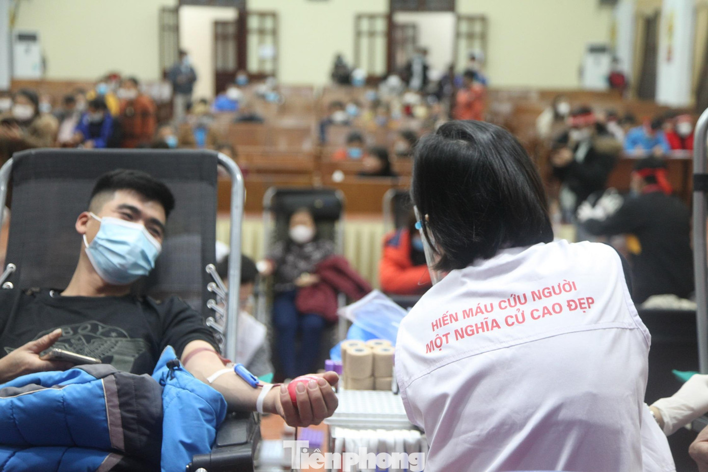 Liên tục trong 10 năm qua, Ban chỉ đạo vận động hiến máu tình nguyện tỉnh Bắc Giang đã tổ chức tôn vinh gần 6.000 tập thể, dòng họ, gia đình, cá nhân hiến máu tiêu biểu.