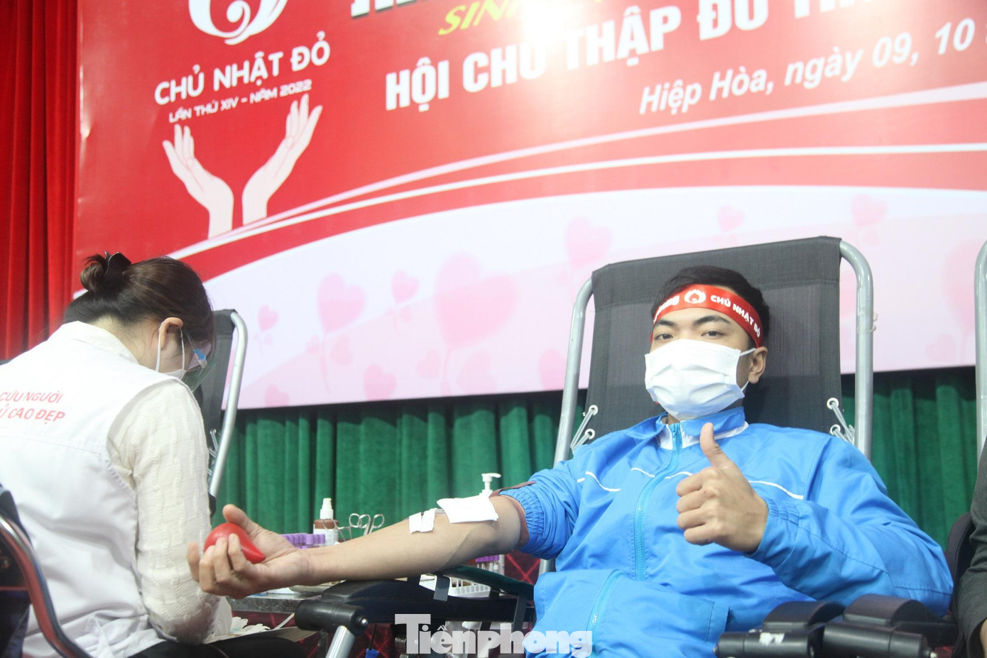 Nhiều đoàn viên ở tỉnh Bắc Giang tích cực hiến máu và vận động người dân tham gia Chủ nhật Đỏ