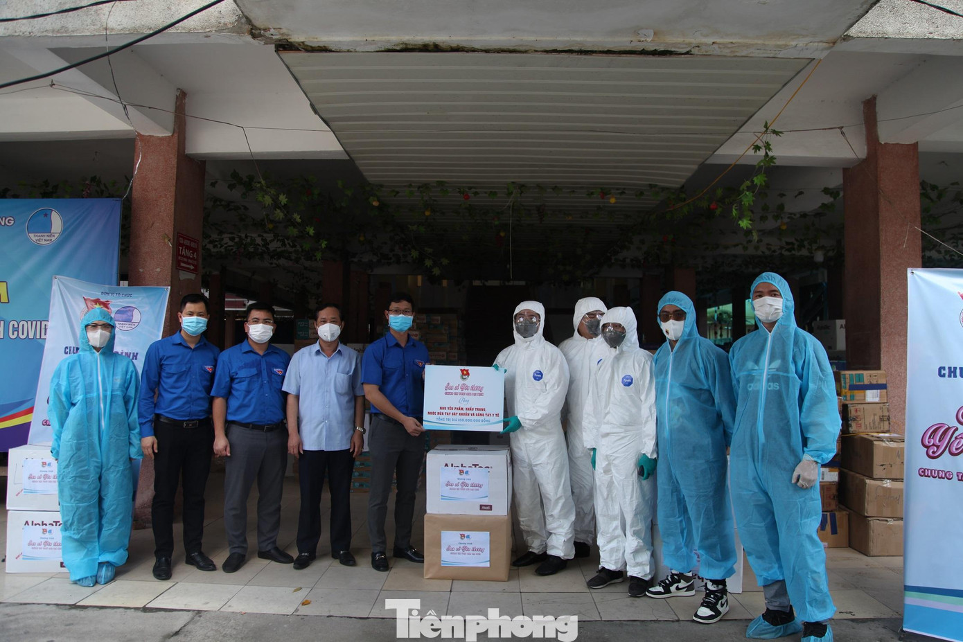 Trung ương Đoàn trao hàng hóa hỗ trợ tỉnh Bắc Giang chống dịch Trung ương Đoàn trao hàng hóa hỗ trợ tỉnh Bắc Giang chống dịch