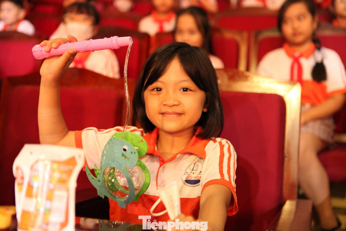 Tại chương trình, các em thiếu nhi còn tham gia trải nghiệm hoạt động làm gốm, vẽ tranh dân gian Đông Hồ, tham gia các trò chơi dân gian Tại chương trình, các em thiếu nhi còn tham gia trải nghiệm hoạt động làm gốm, vẽ tranh dân gian Đông Hồ, tham gia các trò chơi dân gian