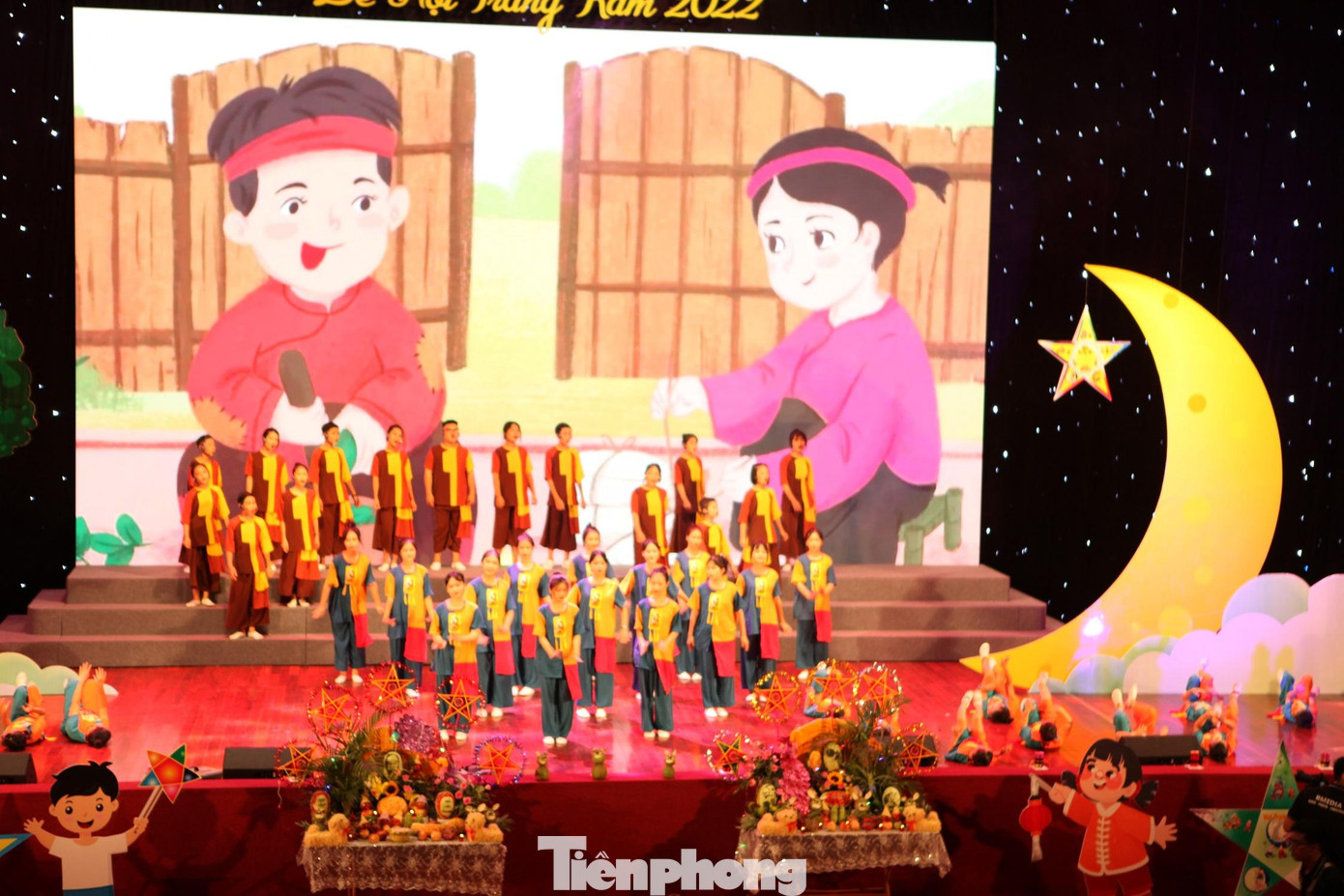 Tại chương trình, các em thiếu nhi tỉnh Bắc Ninh đã được tham gia rất nhiều những hoạt động thú vị, hấp dẫn, như thưởng thức màn múa lân sôi động, gặp gỡ chú Cuội, chị Hằng, nhận quà từ những câu hỏi đố vui… Tại chương trình, các em thiếu nhi tỉnh Bắc Ninh đã được tham gia rất nhiều những hoạt động thú vị, hấp dẫn, như thưởng thức màn múa lân sôi động, gặp gỡ chú Cuội, chị Hằng, nhận quà từ những câu hỏi đố vui…