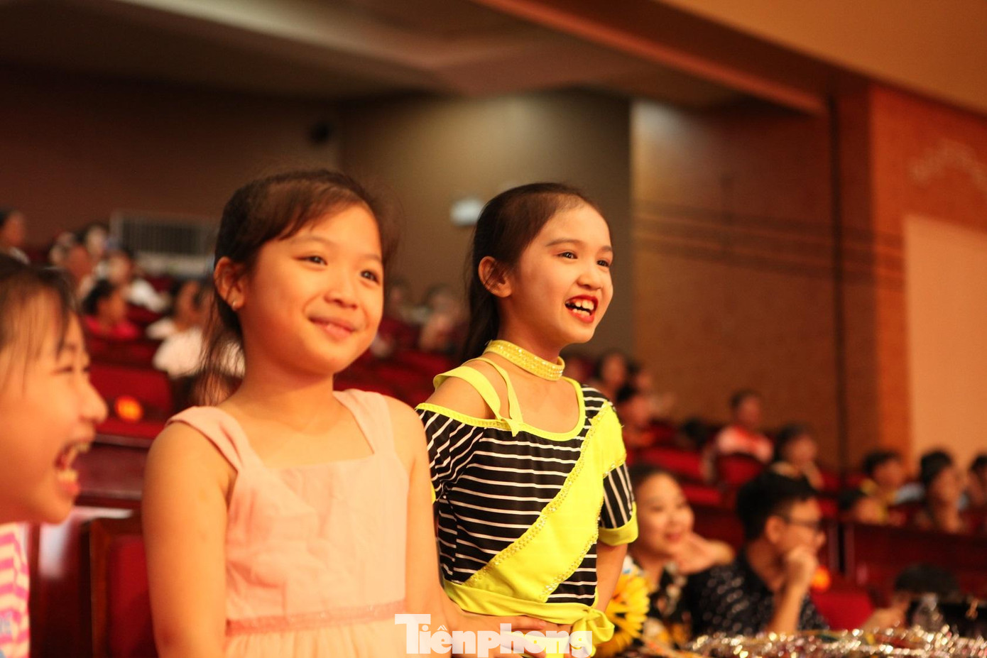 “Ban tổ chức mong muốn được cùng chia sẻ, đồng cảm với các em thiếu niên, nhi đồng có hoàn cảnh khó khăn trong cuộc sống, cùng chung tay vun đắp lên những ước mơ, hoài bão để các em vững tin vào tương lai tươi sáng”, anh Sâm nhấn mạnh “Ban tổ chức mong muốn được cùng chia sẻ, đồng cảm với các em thiếu niên, nhi đồng có hoàn cảnh khó khăn trong cuộc sống, cùng chung tay vun đắp lên những ước mơ, hoài bão để các em vững tin vào tương lai tươi sáng”, anh Sâm nhấn mạnh