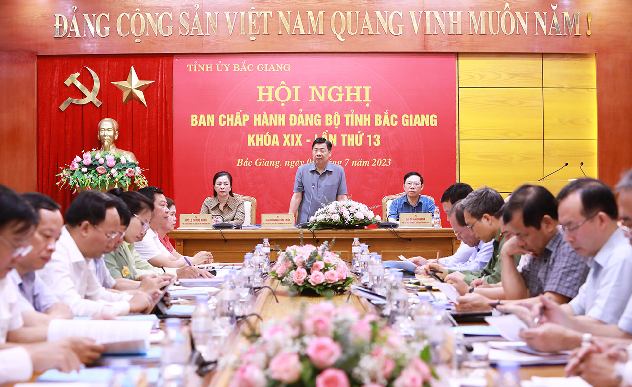 Bắc Giang lấy phiếu tín nhiệm cán bộ lãnh đạo. Bắc Giang lấy phiếu tín nhiệm cán bộ lãnh đạo.