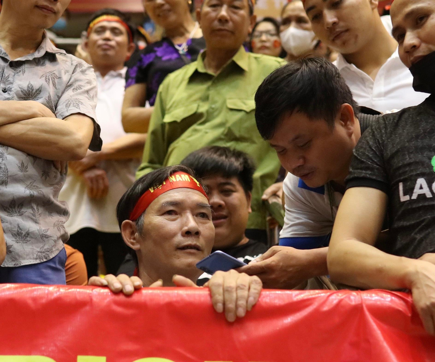 Bố của vận động viên Nguyễn Quang Huy chia sẻ với báo chí về đam mê học võ của con trai mình Bố của vận động viên Nguyễn Quang Huy chia sẻ với báo chí về đam mê học võ của con trai mình