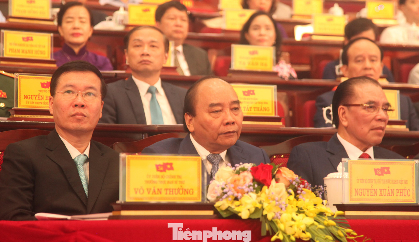 Chủ tịch nước Nguyễn Xuân Phúc cùng các lãnh đạo, nguyên lãnh đạo Đảng, Nhà nước và Chính phủ tham dự Lễ kỷ niệm 110 năm ngày sinh Tổng Bí thư Nguyễn Văn Cừ. Chủ tịch nước Nguyễn Xuân Phúc cùng các lãnh đạo, nguyên lãnh đạo Đảng, Nhà nước và Chính phủ tham dự Lễ kỷ niệm 110 năm ngày sinh Tổng Bí thư Nguyễn Văn Cừ.