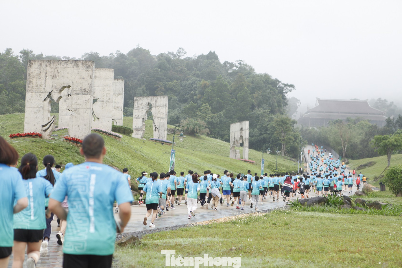 Các vận động viên chạy trên cung đường có phong cảnh đẹp tại Khu du lịch tâm linh sinh thái Tây Yên Tử. Các vận động viên chạy trên cung đường có phong cảnh đẹp tại Khu du lịch tâm linh sinh thái Tây Yên Tử.