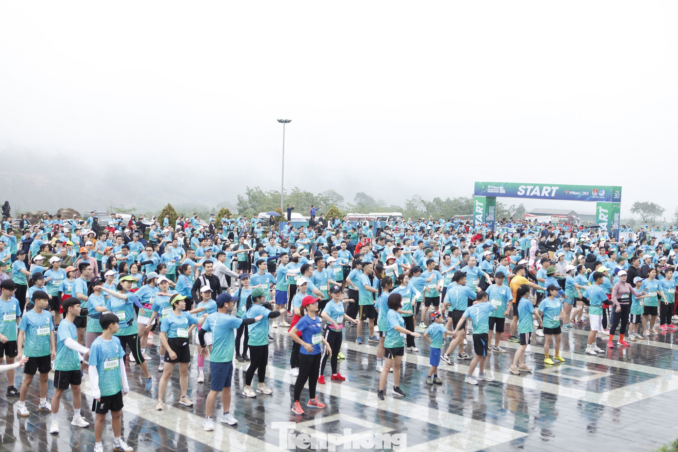 Các vận động viên khởi động chuẩn bị thi đấu. Các vận động viên khởi động chuẩn bị thi đấu.