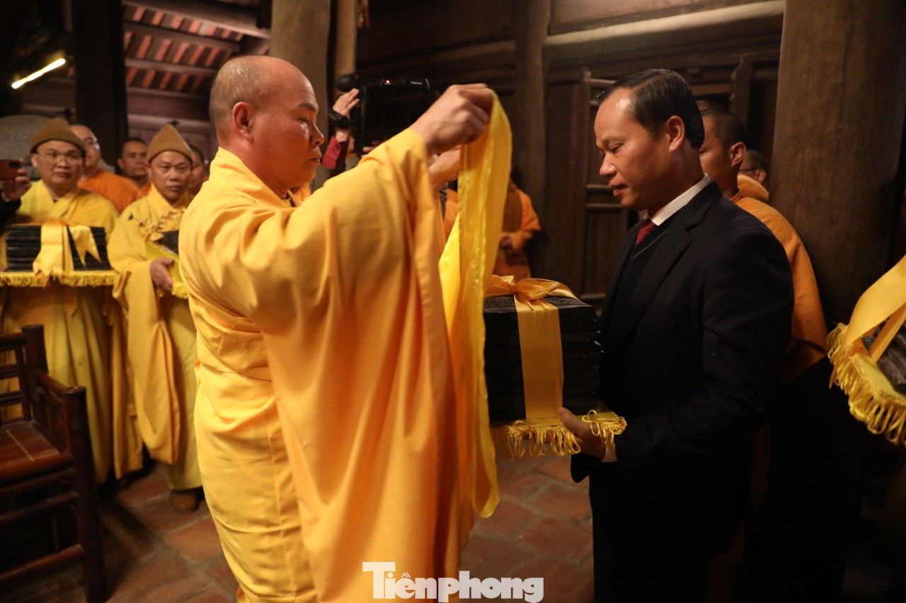 Tiêu biểu trong kho mộc bản này phải nói tới "Thiền tông bản hạnh" - một tập hợp các tác phẩm Nôm có giá trị được sáng tác từ thời Trần, Lê và được sưu tầm khắc in lại vào thời Nguyễn, đặc biệt có bài Cư trần lạc đạo phú của vua Trần Nhân Tông. Đây là nguồn tư liệu quý, minh chứng xác thực góp phần quan trọng trong việc nghiên cứu tìm hiểu chữ Nôm thời Trần, thời Lê - Nguyễn trong kho tàng thơ văn Phật giáo Việt Nam.