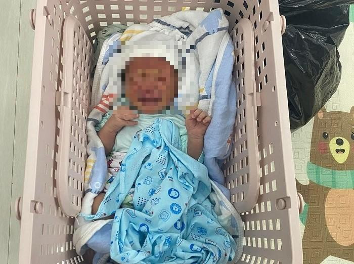 Cháu bé bị bỏ rơi