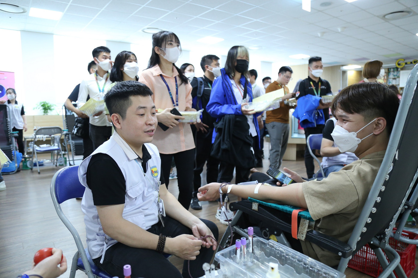 Hằng năm, cán bộ và người lao động trong công ty đóng góp từ 2.500 – 3.000 đơn vị máu, phục vụ công tác điều trị và cứu sống người bệnh.