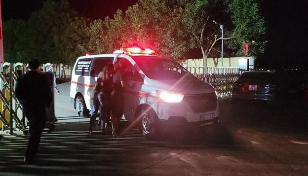 Xe cứu thương đưa nạn nhân vụ nổ đi cấp cứu Xe cứu thương đưa nạn nhân vụ nổ đi cấp cứu