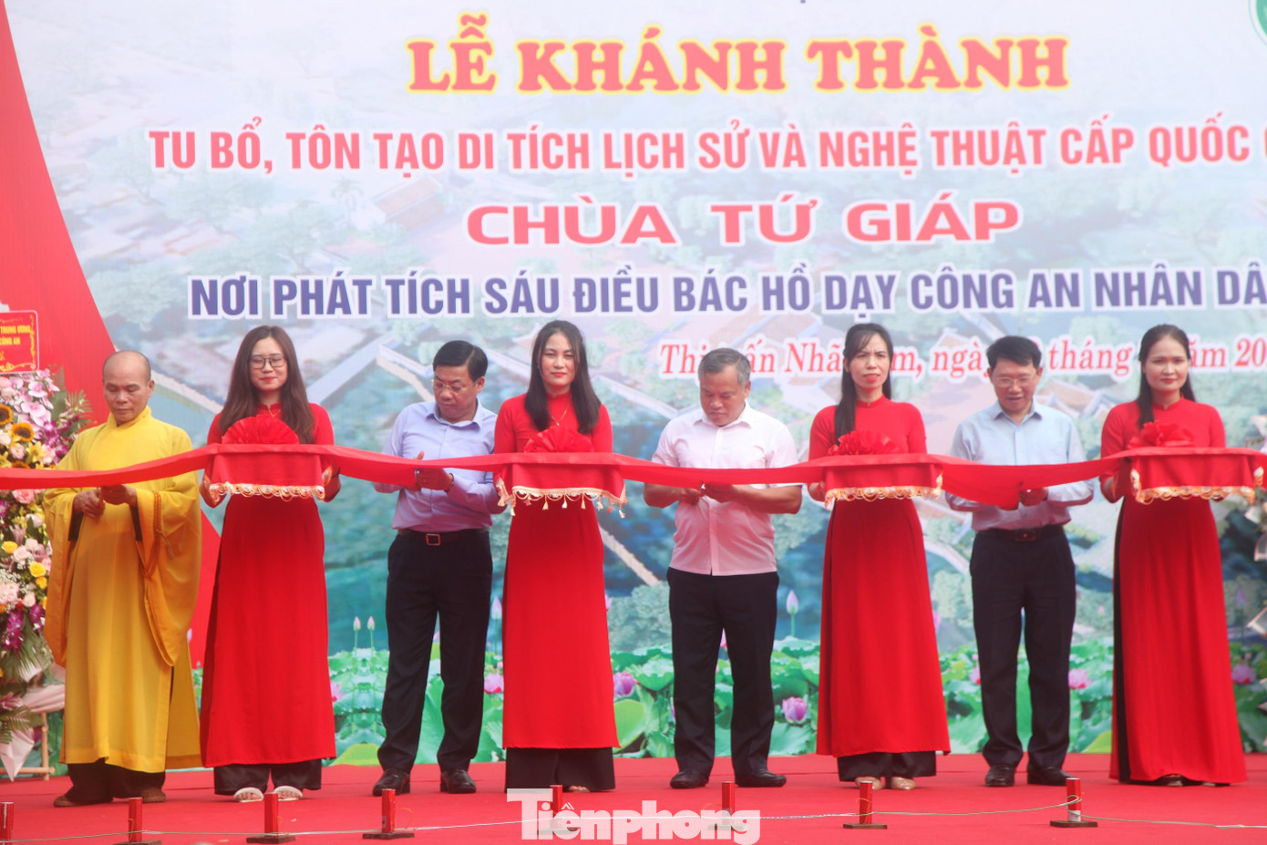 Lãnh đạo Bộ Công an và tỉnh Bắc Giang cắt băng khánh thành tu bổ chùa Tứ Giáp
