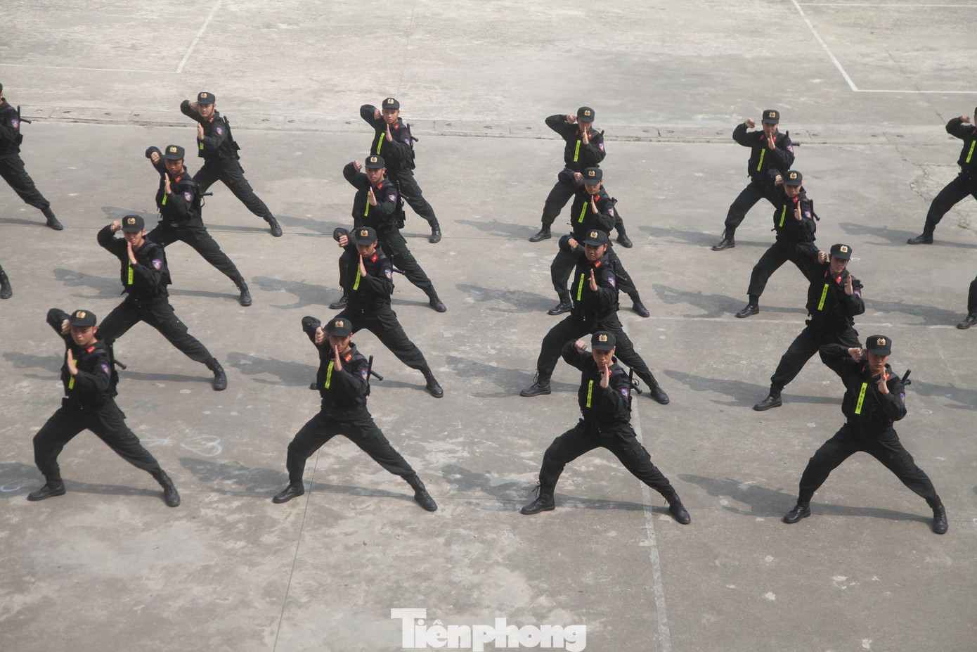 Tại SEA Games 31, tỉnh Bắc Giang diễn ra thi đấu môn cầu lông, với sự tham gia của 8 nước trong khu vực Đông Nam Á. Theo lãnh đạo Sở Văn hóa, Thể thao và Du lịch tỉnh Bắc Giang, Công an tỉnh Bắc Giang đã hoàn thiện phương án bố trí hơn 500 cán bộ, chiến sỹ đảm bảo công tác an ninh trật tự, công tác phòng chống cháy nổ, an toàn giao thông phục vụ SEA Games 31.