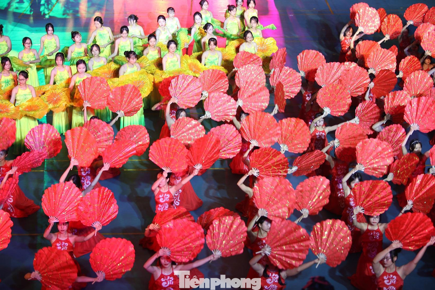 Các tiết mục văn nghệ do các ca sĩ, sinh viên, học sinh thể hiện mang lại không khí sôi động cho lễ khai mạc Đại hội TDTT tỉnh Bắc Giang lần thứ IX