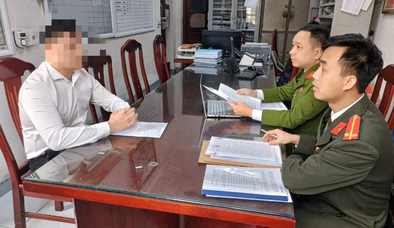 Cơ quan Công an làm việc với trường hợp chuyển hướng mọi cuộc gọi lạ đến số điện thoại đường dây nóng của Bộ Công an.