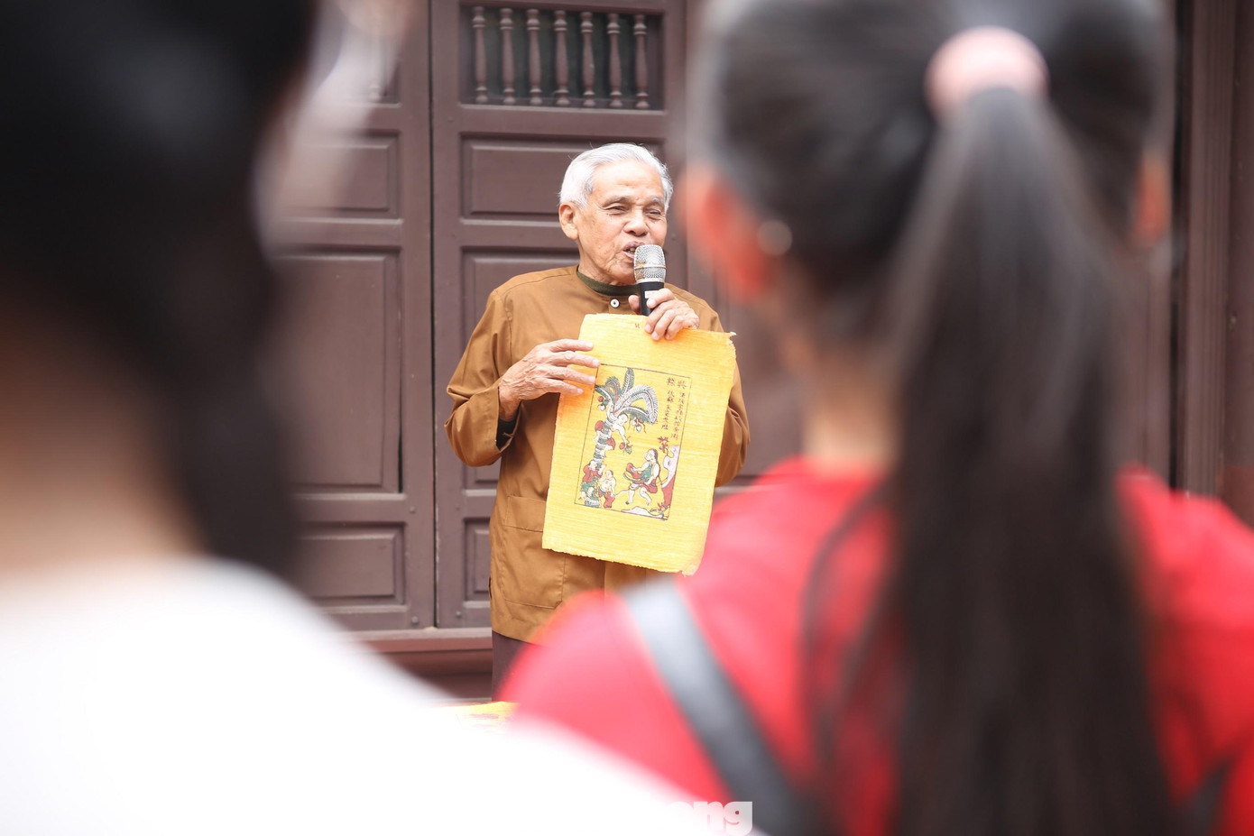 Tranh Đông Hồ mang đậm âm hưởng văn hóa của làng quê Việt Nam với vẻ đẹp mộc mạc, đơn sơ nhưng ẩn chứa trong đó là những giá trị nội dung và ý nghĩa sâu sắc.