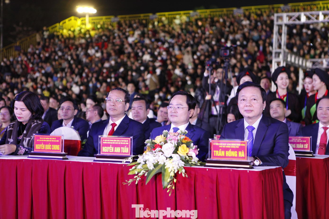 Phó Thủ tướng Trần Hồng Hà và Bí thư Tỉnh ủy Bắc Ninh Nguyễn Anh Tuấn dự chương trình