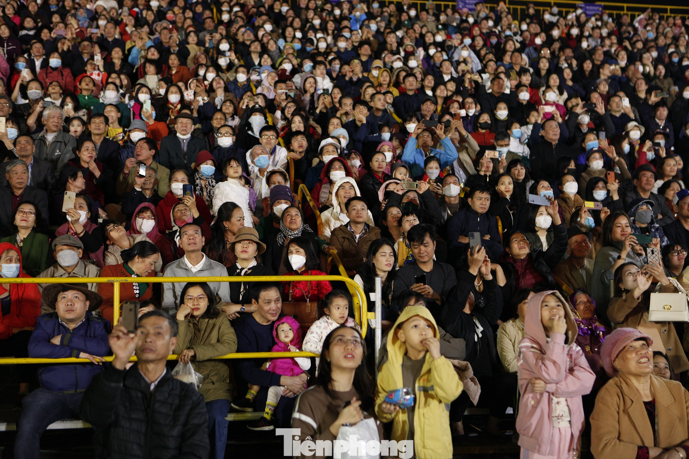 Hàng nghìn người dân tham dự chương trình