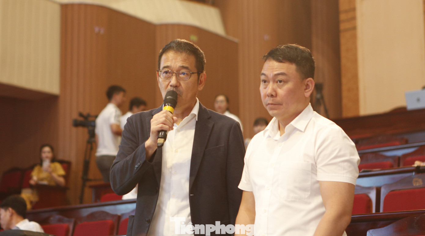 Doanh nghiệp FDI chia sẻ vướng mắc trong quá trình đầu tư với lãnh đạo tỉnh Bắc Ninh. Ảnh: Nguyễn Thắng.