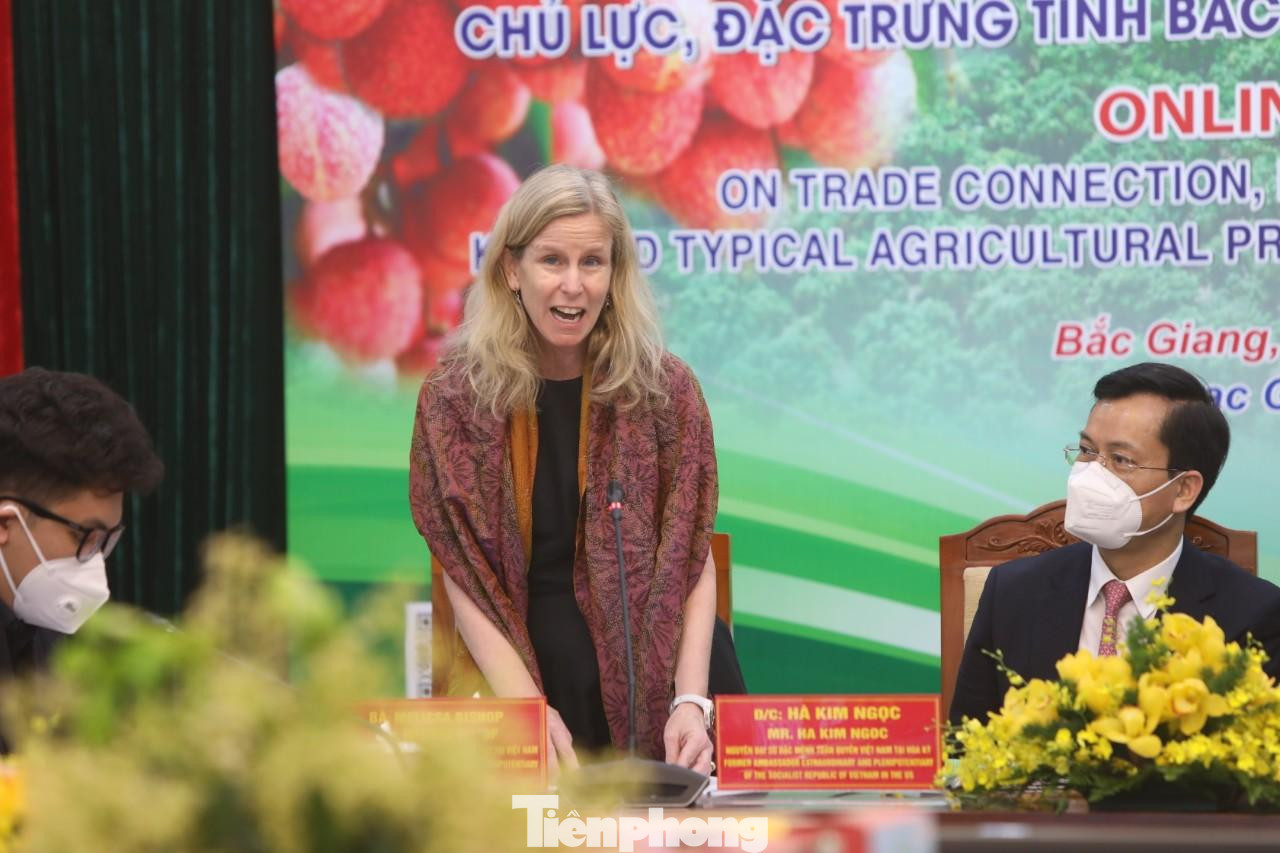 Bà Melissa Bishop, Phó Đại sứ Hoa Kỳ tại Việt Nam phát biểu tại hội nghị