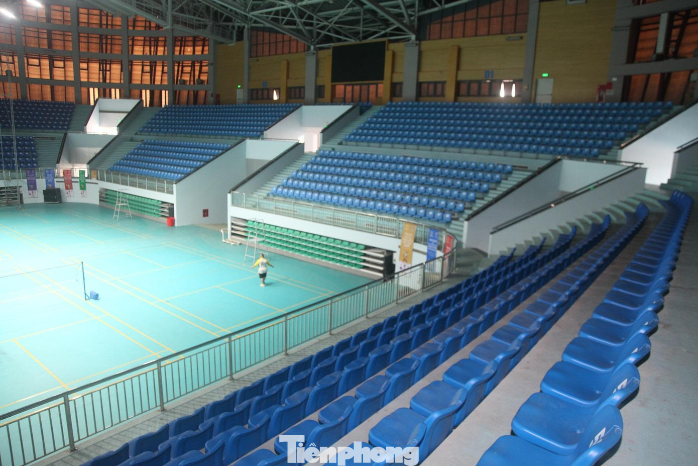 Nhà thi đấu thể thao tỉnh Bắc Giang được xây dựng trên khu đất rộng 2,8 ha thuộc địa phận phường Dĩnh Kế và xã Dĩnh Trì, thành phố Bắc Giang. Công trình có chức năng là nhà thi đấu, luyện tập thể thao tổng hợp với sức chứa khoảng 4.500 người, tổng diện tích sử dụng hơn 8 nghìn m2, diện tích sàn xây dựng là hơn 15 nghìn m2 bao gồm: Sân thể thao tổng hợp, khán đài, khu vực dành cho vận động viên, khu vực hành chính, khu vực công cộng, khán giả, khu căng tin, nhà kho…