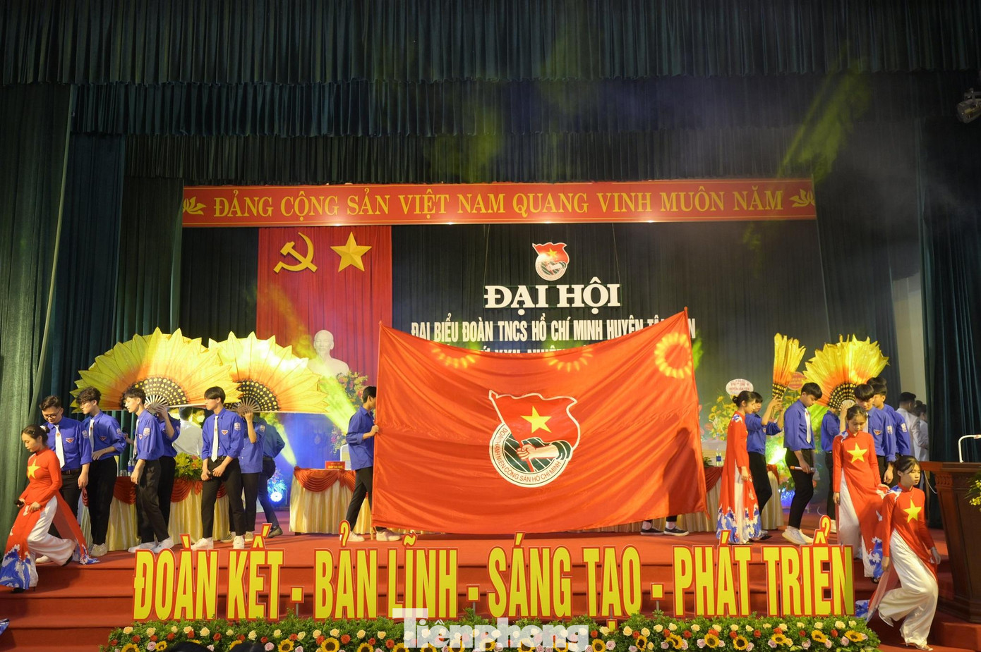 Văn nghệ chào mừng Đại hội Đoàn huyện Tân Yên