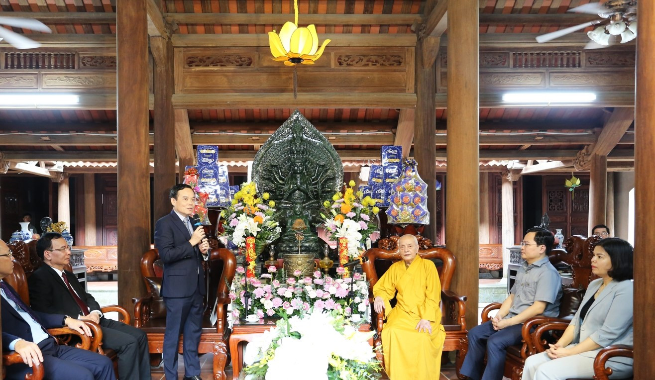 Phó Thủ tướng Chính phủ Trần Lưu Quang chúc mừng Đại lễ Phật đản, Phật lịch 2567, Dương lịch 2023 tại Bắc Ninh. Phó Thủ tướng Chính phủ Trần Lưu Quang chúc mừng Đại lễ Phật đản, Phật lịch 2567, Dương lịch 2023 tại Bắc Ninh.