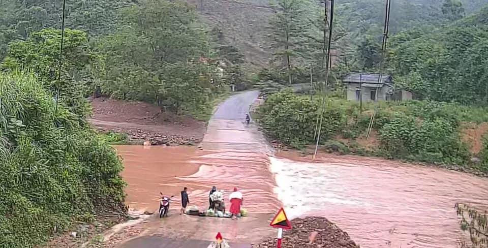 Một sinh viên ở huyện Lục Ngạn, Bắc Giang bị nước lũ cuốn trôi