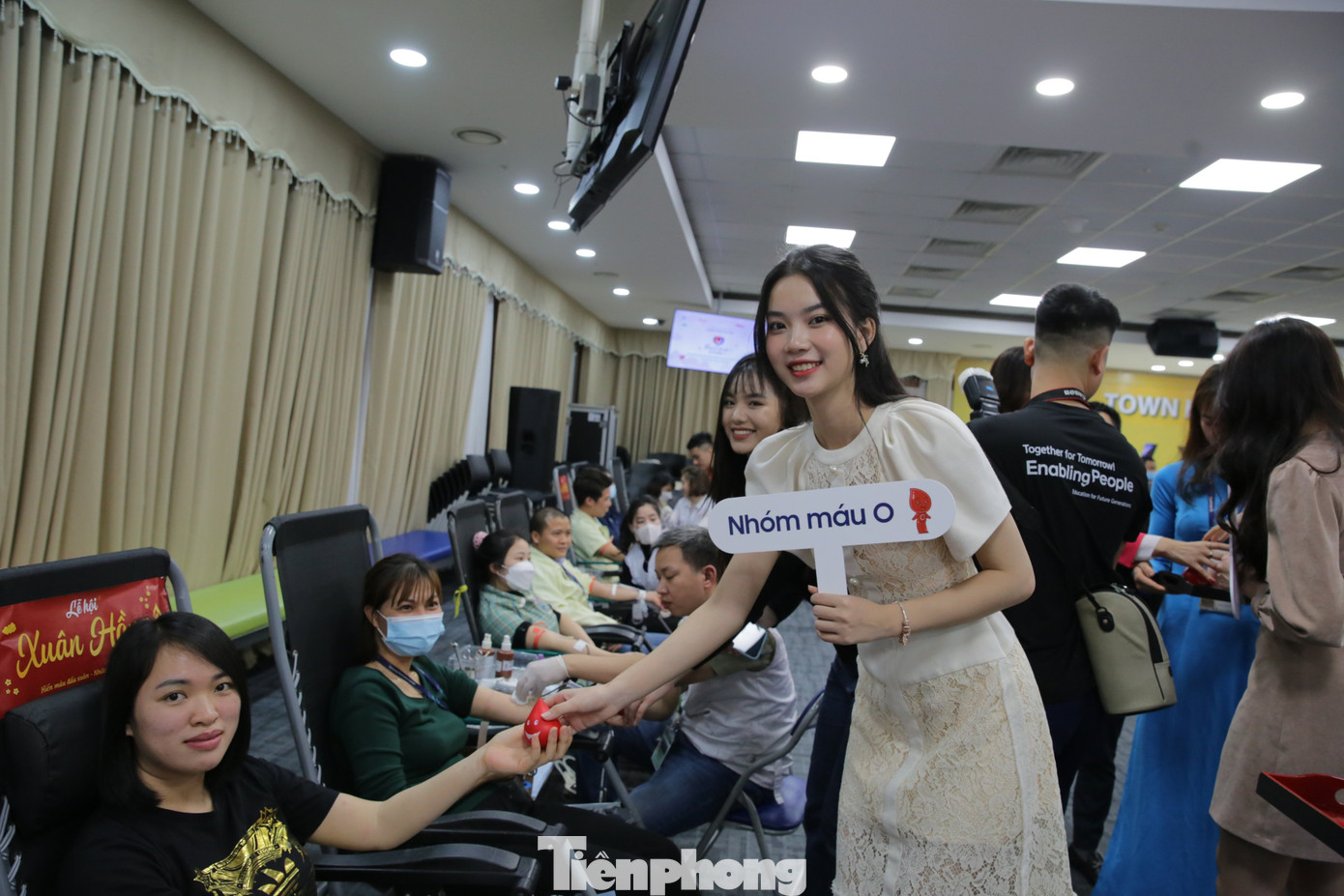 Tại Chủ nhật Đỏ lần thứ XV - năm 2023, Samsung Việt Nam dự kiến tiếp nhận 4.000 đơn vị máu. Riêng hoạt động Chủ nhật Đỏ tổ chức ngày 14/2, Samsung Việt Nam đã tiếp nhận khoảng 1.000 đơn vị máu của tình nguyện viên là cán bộ và người lao động công ty.