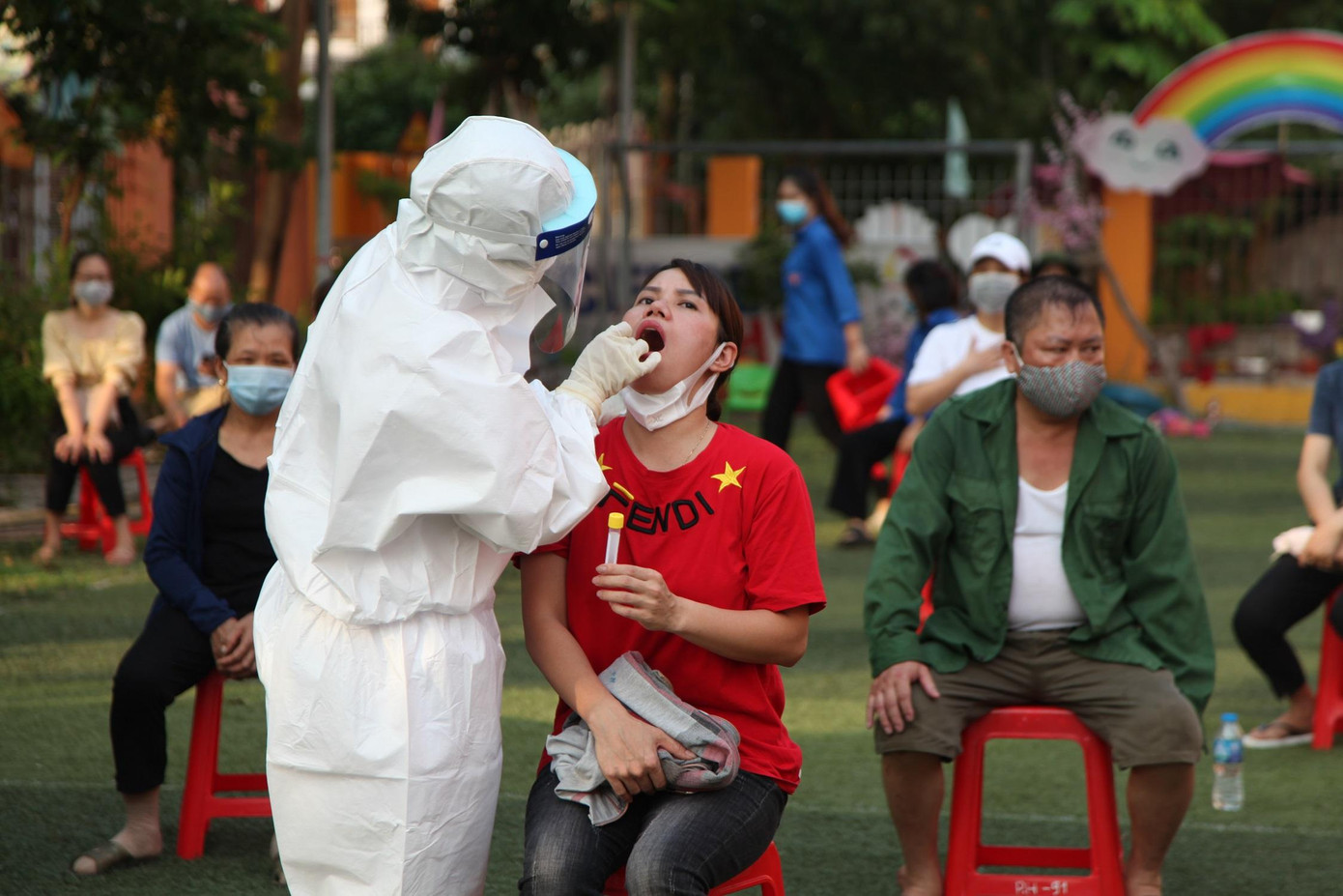 Cơ quan chức năng lấy mẫu xét nghiệm cho người dân tỉnh Bắc Giang Cơ quan chức năng lấy mẫu xét nghiệm cho người dân tỉnh Bắc Giang