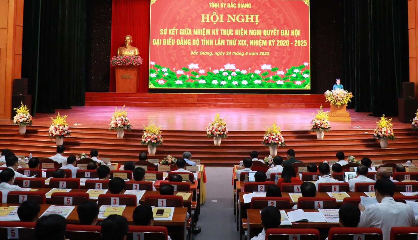 Toàn cảnh hội nghị.