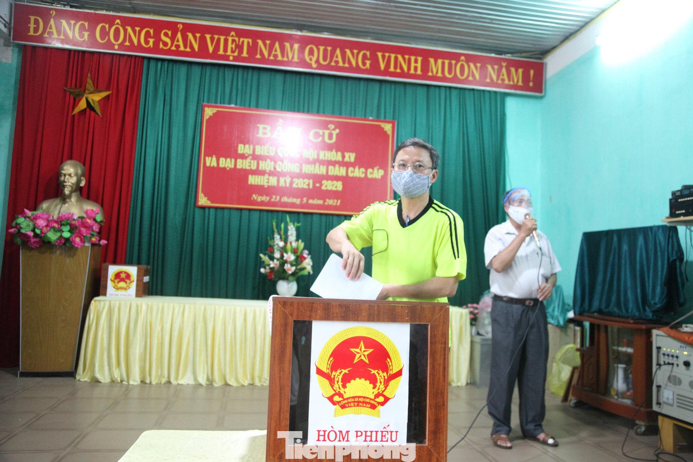 Cử tri tỉnh Bắc Giang thực hiện quyền bầu cử Cử tri tỉnh Bắc Giang thực hiện quyền bầu cử