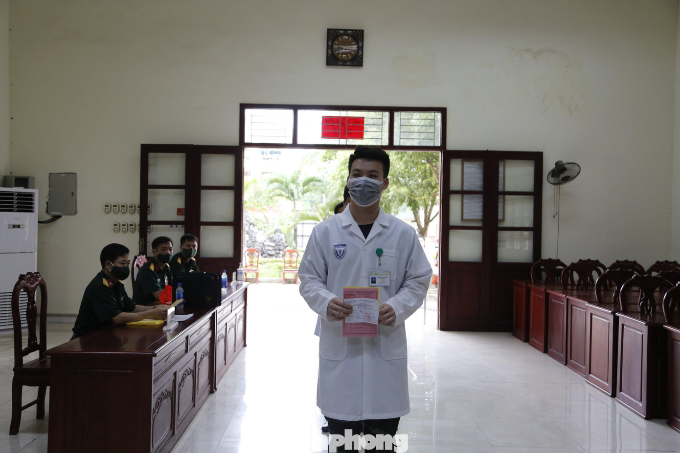 Cán bộ, học viên Học viện Quân y bỏ phiếu bầu cử tại Trung Đoàn 831 ở tỉnh Bắc Giang Cán bộ, học viên Học viện Quân y bỏ phiếu bầu cử tại Trung Đoàn 831 ở tỉnh Bắc Giang