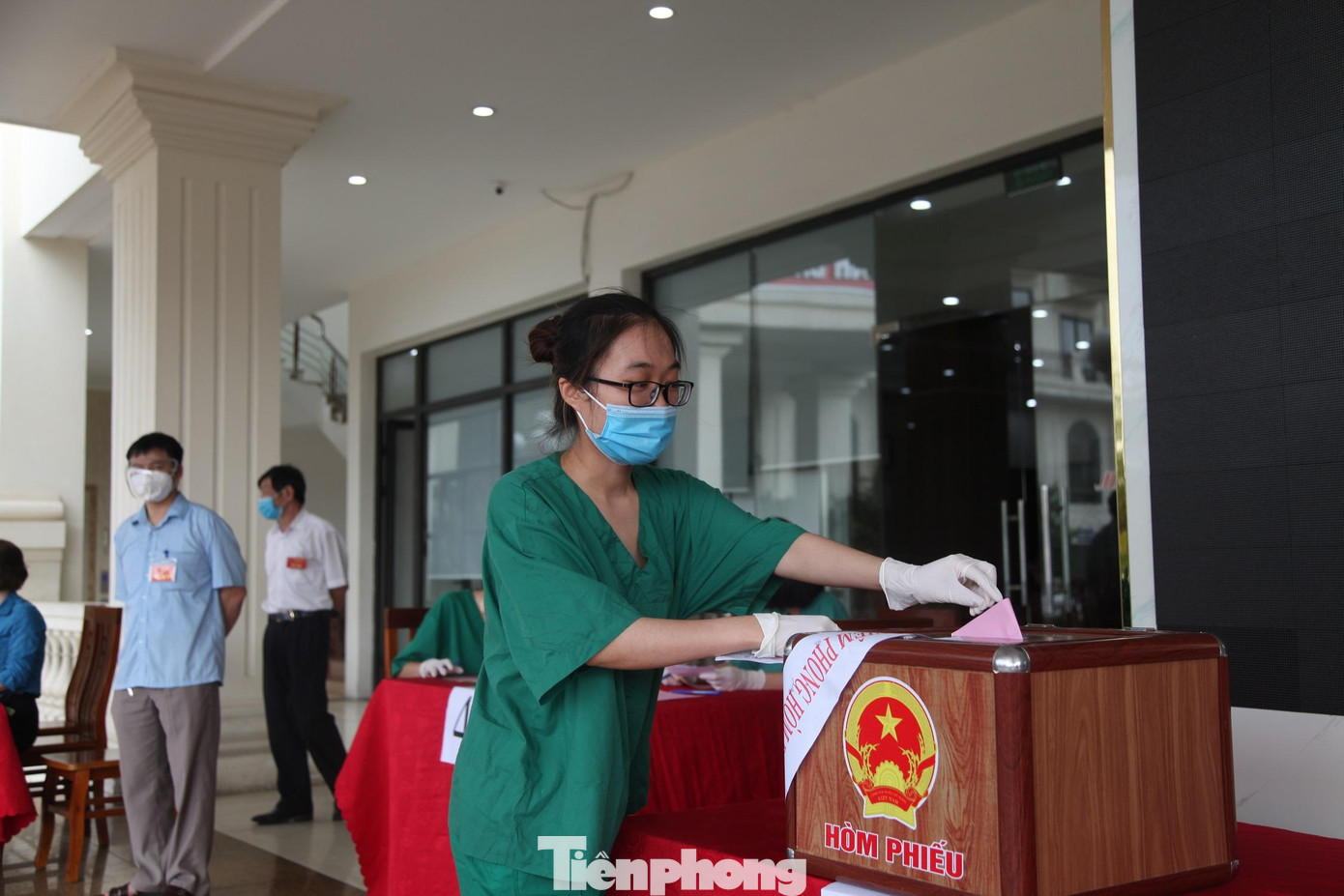 Tiến hành bỏ phiếu Tiến hành bỏ phiếu