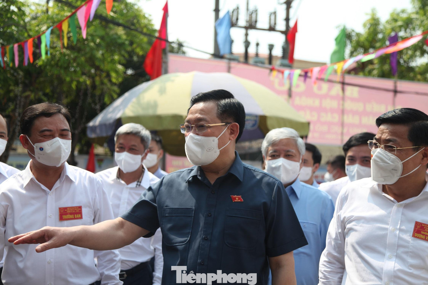 Chủ tịch Quốc hội Vương Đình Huệ kiểm tra công tác bầu cử tại tỉnh Bắc Giang