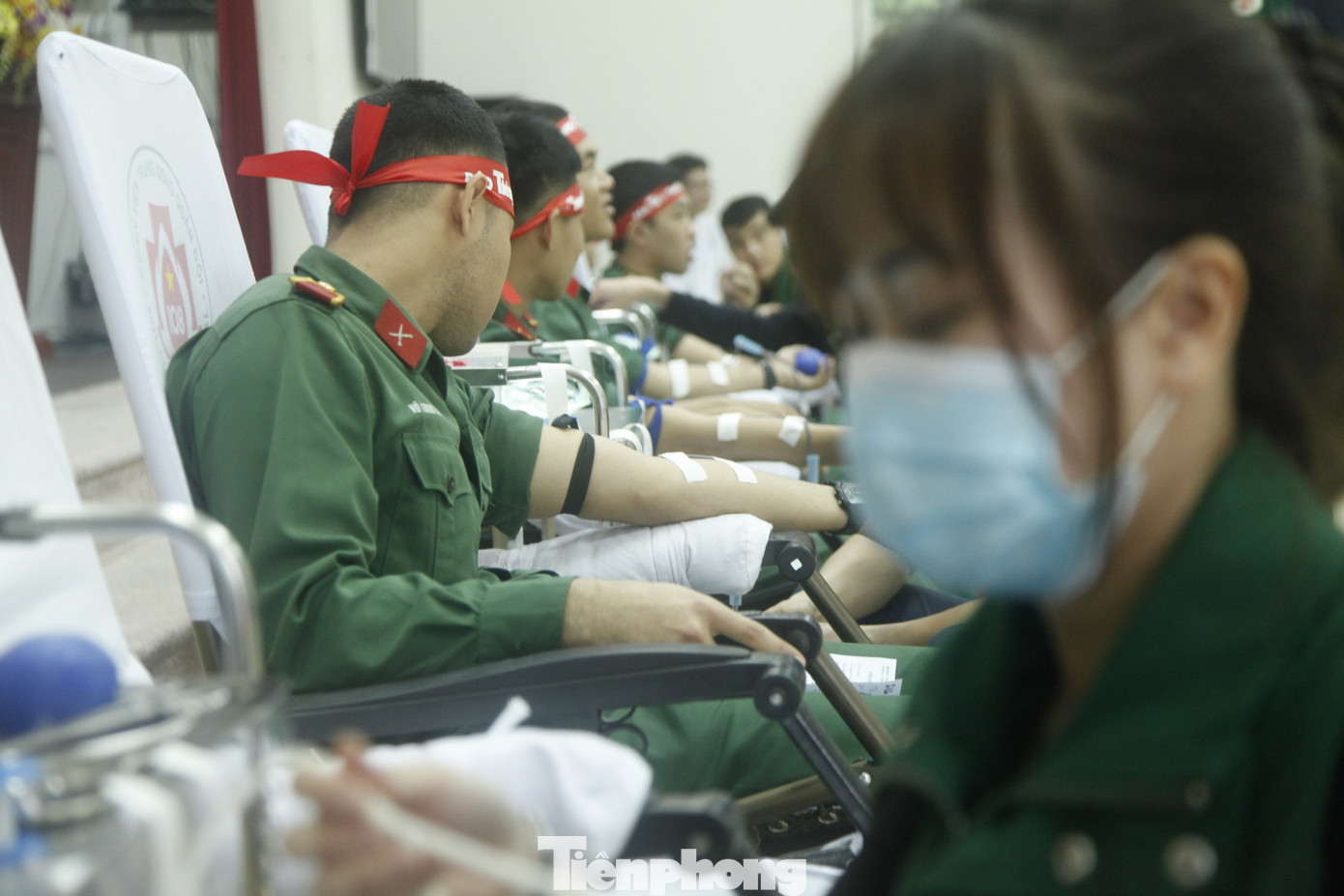 Nhà báo Lê Minh Toản, Phó Tổng biên tập báo Tiền Phong cảm ơn sự tham gia nhiệt tình của cán bộ, học viên Trường Sỹ quan Chính trị và mong muốn nhà trường tiếp tục phối hợp với báo Tiền Phong tổ chức các chương trình Chủ nhật Đỏ, hiến máu cứu người trong thời gian tới.