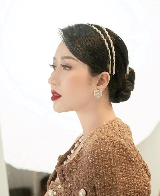 Cô dâu Thiên Như nhan sắc xinh đẹp, quyến rũ, phong cách thời thượng. Cô dâu Thiên Như nhan sắc xinh đẹp, quyến rũ, phong cách thời thượng.