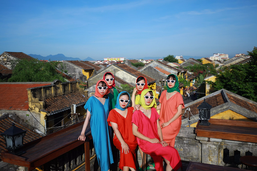 Những chiếc khăn trở thành đạo cụ chụp ảnh lý tưởng